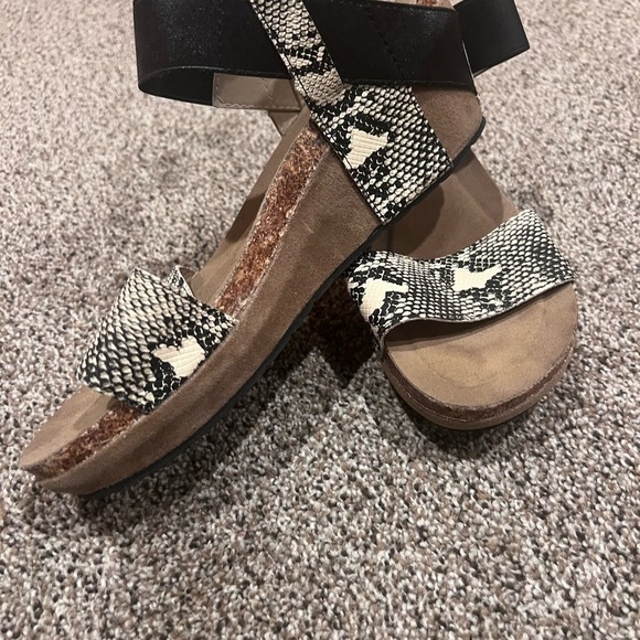 Pierre Dumas Black and Cream Sandals with Snake Print - Picture 2 of 6